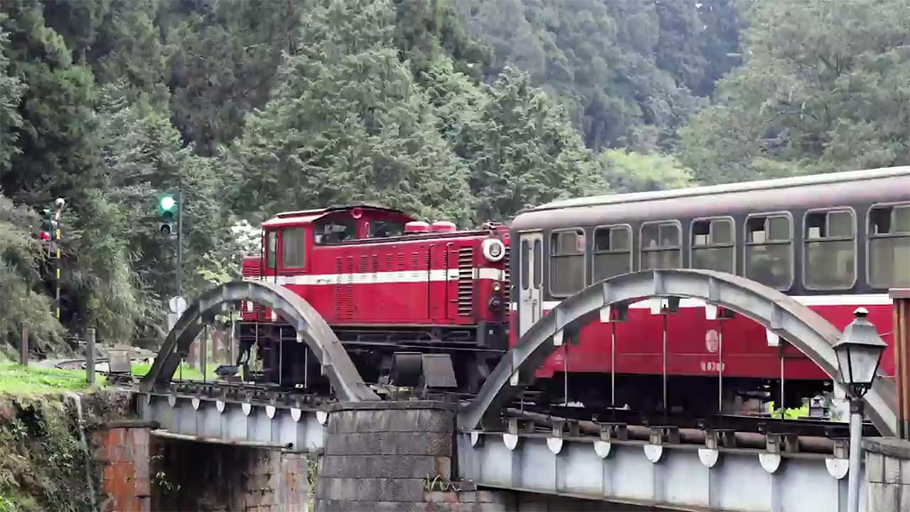 Touring Taiwan by Train 15sec